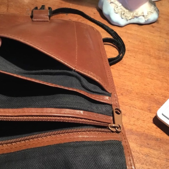 ❤️SOLD❤️ LLBean Travel Wallet Crossbody - Picture 8 of 8